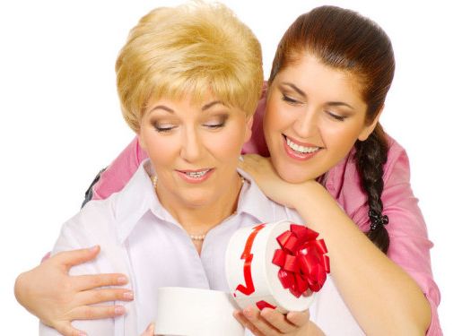 Cadouri de suflet pentru mama ta. Darurile care o vor emotiona de Craciun Cadouri De Suflet Pentru Mama Ta Darurile Care O Vor Emotiona De Craciun