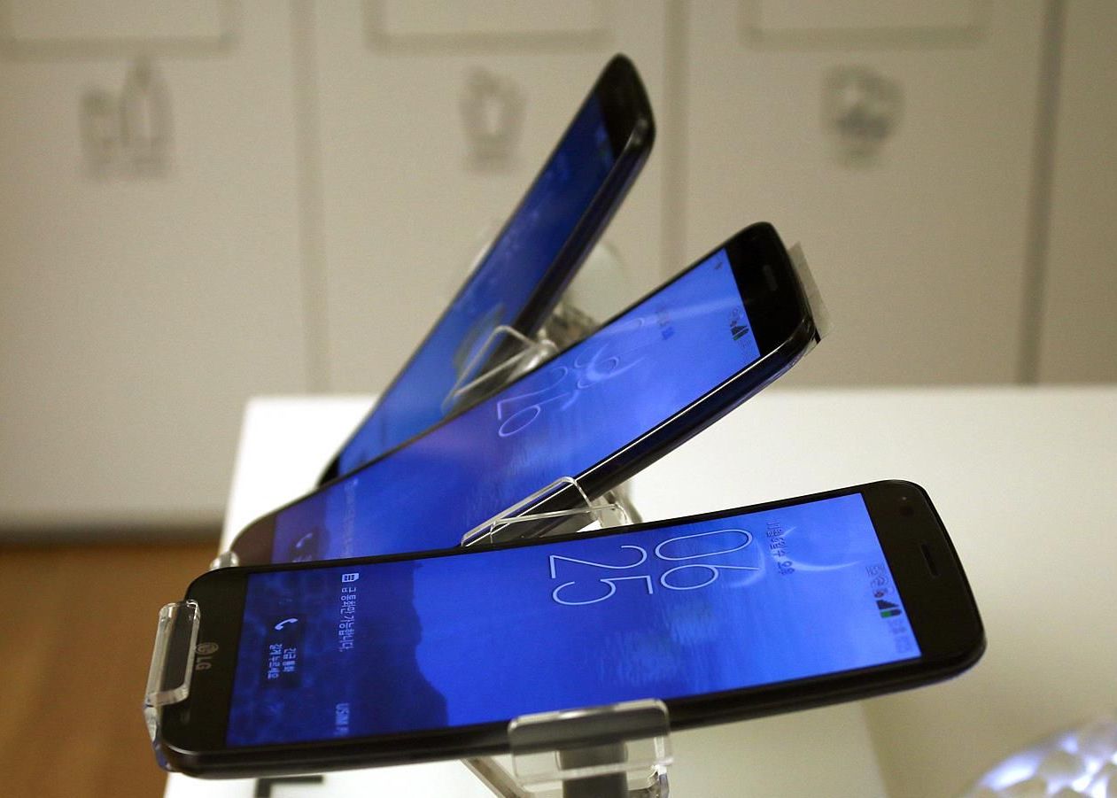 Lg G Flex 2 Va Fi Lansat In Luna Ianuarie Schimbari Importante Fata De Primul Model 1