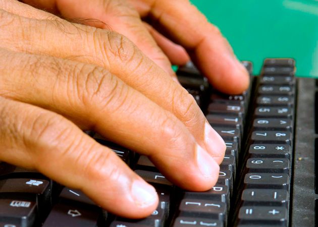 Un Barbat A Fost Condamnat La Inchisoare Dupa Ce A Postat Poze Intime Cu Fosta Iubita