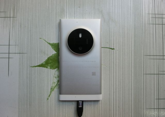Microsoft nu va lansa pana la urma succesorul Lumia 1020. Telefonul cu camera de 50MP a fost doar prototip Microsoft Nu Va Lansa Pana La Urma Succesorul Lumia 1020 Telefonul Cu Camera De 50mp A Fost Doar Prototip
