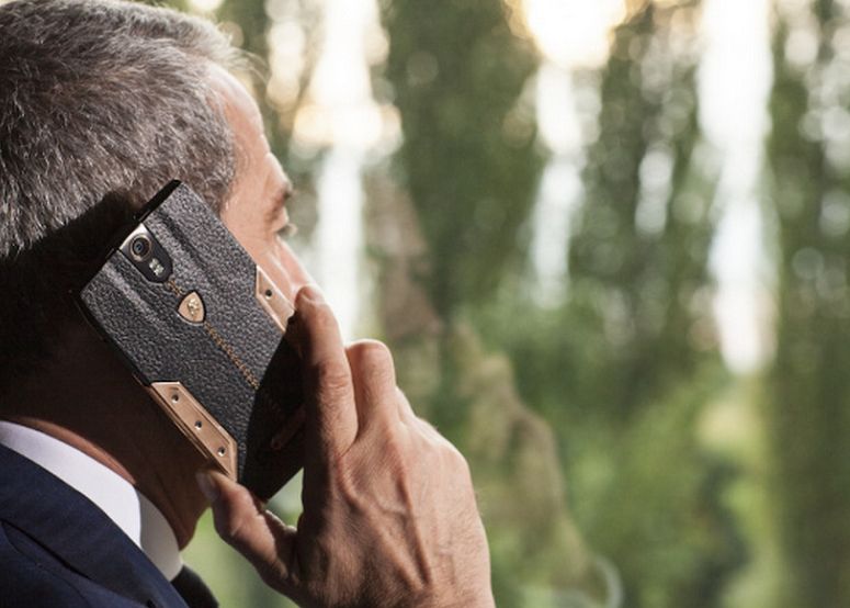 Asa Arata Smartphone Ul De 6 000 De Dolari Ce Poate Sa Faca Telefonul Oamenilor Bogati