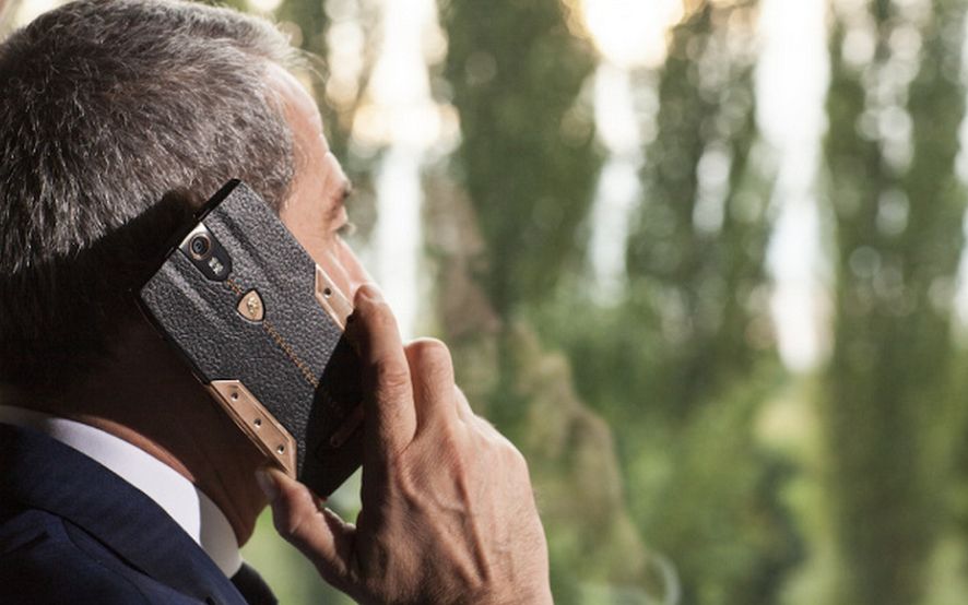 Asa Arata Smartphone Ul De 6 000 De Dolari Ce Poate Sa Faca Telefonul Oamenilor Bogati