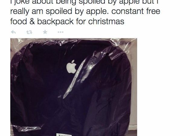 Un angajat Apple a primit cadou de la sefi de Craciun! Ce scria in interior l-a lasat fara cuvinte Un Angajat Apple A Primit Cadou De La Sefi De Craciun Ce Scria In Interior L A Lasat Fara Cuvinte 1