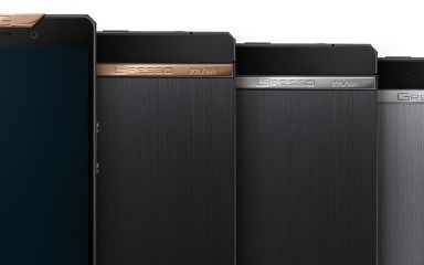 Acesta Este Titanul Pe Piata Telefoanelor Mobile Costa O Avere Si Are Aur De 18 Karate Pe Carcasa