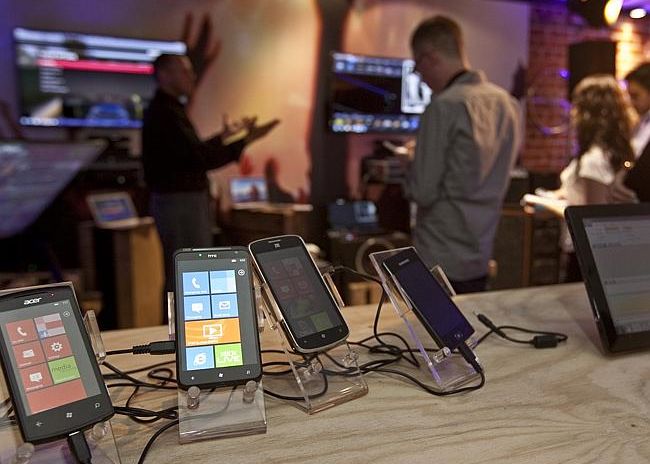 Bateria Care Va Tine 20 De Ani Lentila De Contact Inteligenta Si Display Ul Cu Holograme Cum Arata Viitorul