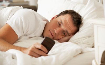 Smartphone-ul te poate ucide! Greseala pe care o face toata lumea! Cum iti pui in pericol viata