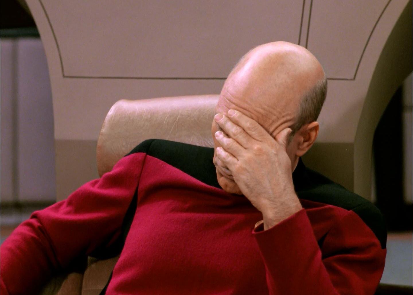 A devenit imediat viral! Cum si-a petrecut capitanul Picard Craciunul VIDEO A Devenit Imediat Viral Cum Si A Petrecut Capitanul Picard Craciunul Video