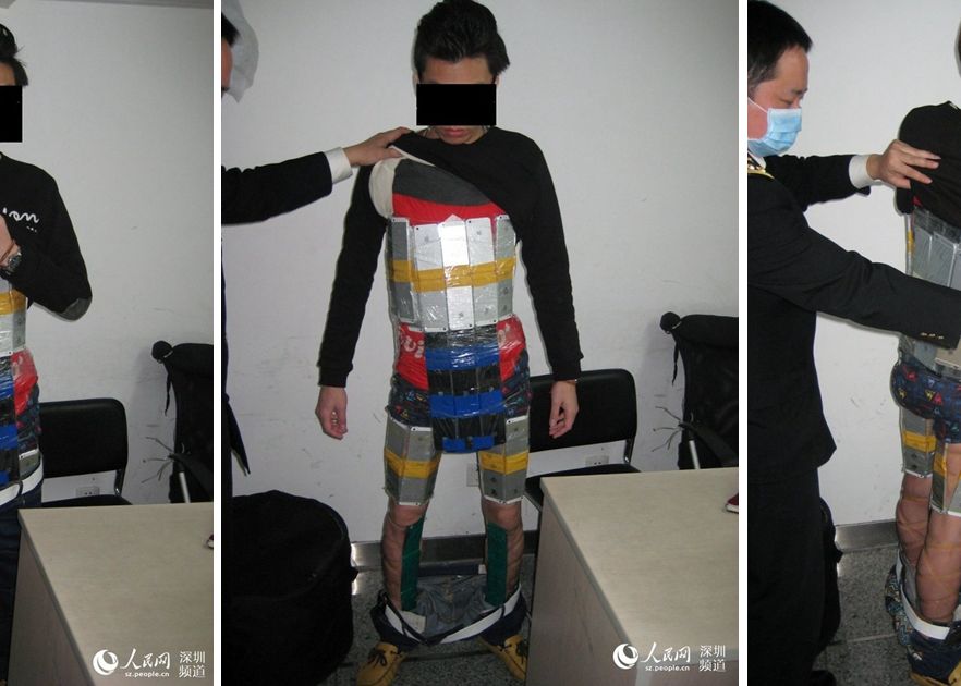 Ultimul lucru pe care se asteptau sa-l gaseasca la granita! Ce au descoperit vamesii cand i-au controlat Chinezii Sunt Disperati Dupa Iphone Cum Incearca Sa Le Introduca Ilegal In Tara