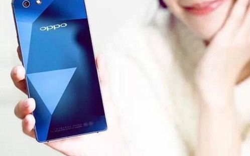 Primele Imagini Au Aparut Pe Net Doua Telefoane Vor Fi Lansate Maine Unul Cu Zoom Optic 4x Celalalt Cu