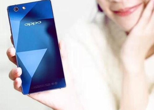 Primele Imagini Au Aparut Pe Net Doua Telefoane Vor Fi Lansate Maine Unul Cu Zoom Optic 4x Celalalt Cu