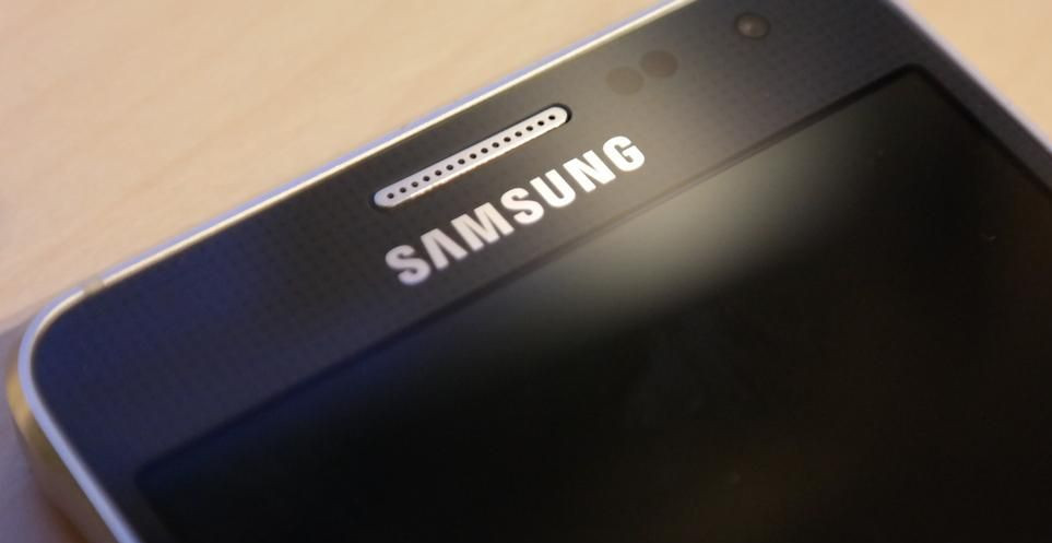 Samsung scapa de cea mai mare criticata problema a telefoanelor! Ce va avea Galaxy S6, pe langa o carcasa din aluminiu