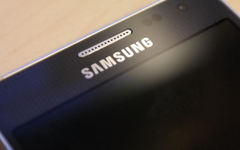 Samsung Scapa De Cea Mai Mare Criticata Problema A Telefoanelor Ce Va Avea Galaxy S6 Pe Langa O Carcasa 1