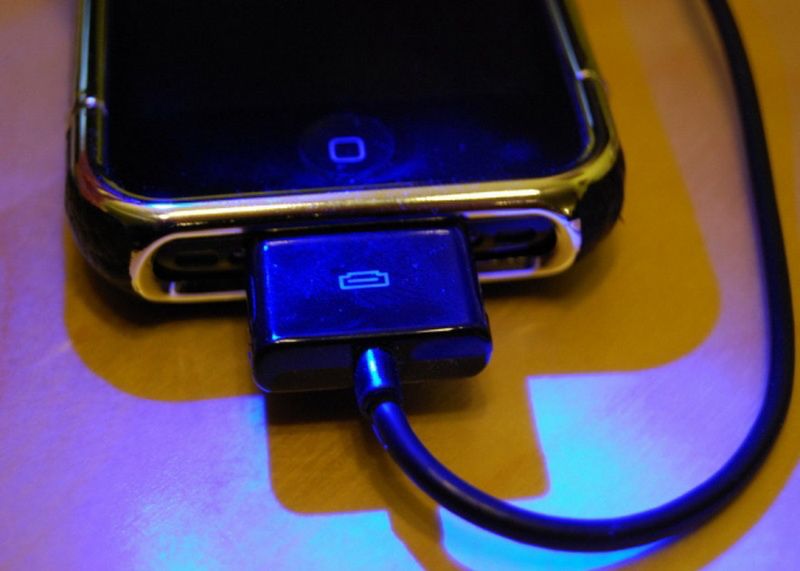 A Mai Cazut Un Mit Ce Se Intampla Atunci Cand Lasi Telefonul La Incarcat Toata Noaptea 1