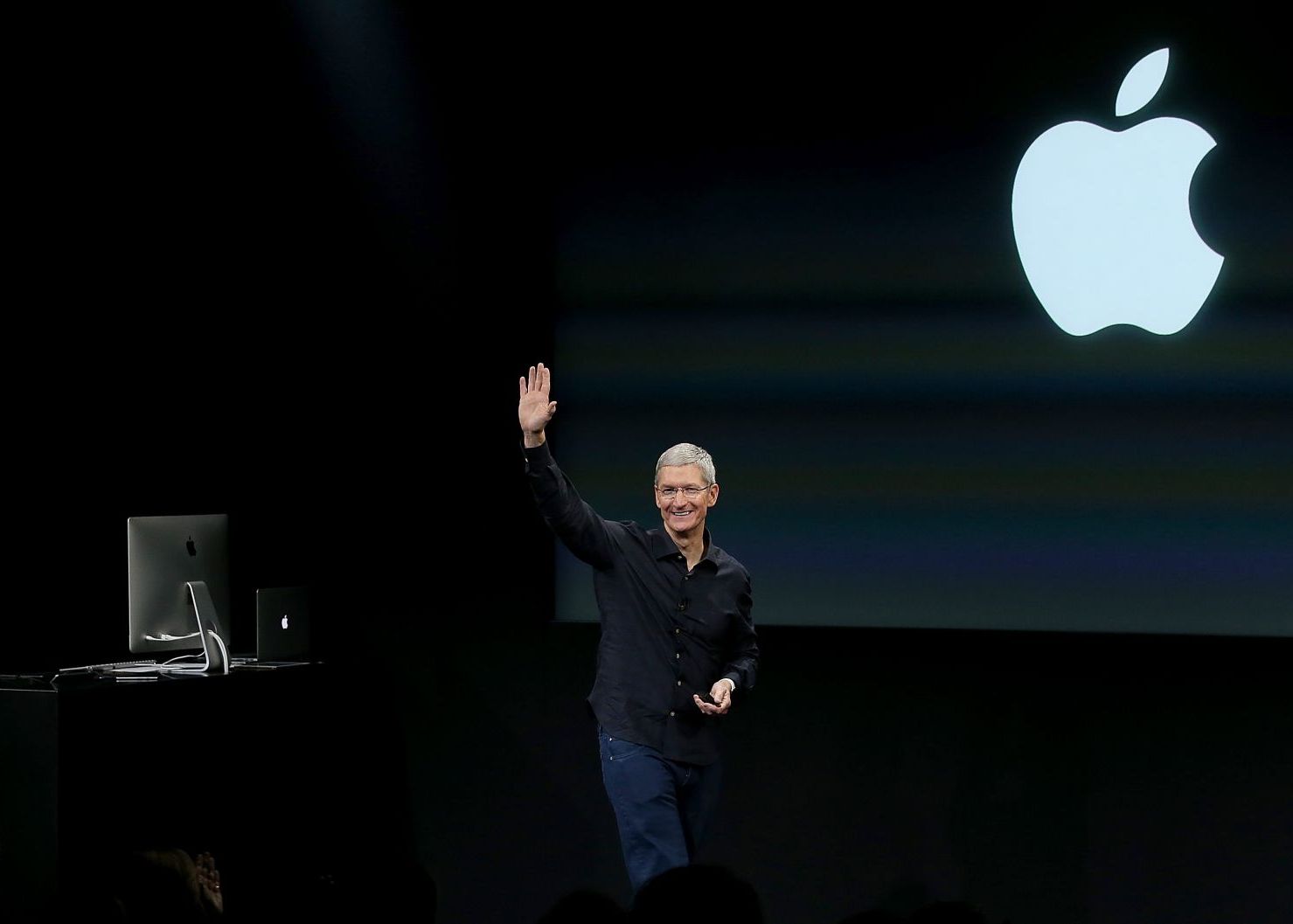 Un munte de bani! Cat au incasat sefii de la Apple in 2014! Tim Cook a castigat o avere Un Munte De Bani Cat Au Incasat Sefii De La Apple In 2014 Tim Cook A Castigat O Avere