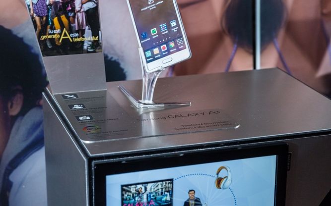 Samsung A Lansat Telefonul Pentru Selfie In Romania Smartphone Ul Cu Care Schimba Strategia