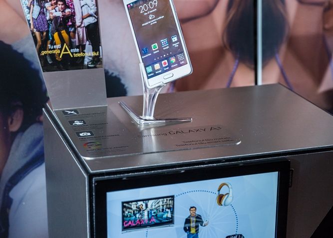 Samsung A Lansat Telefonul Pentru Selfie In Romania Smartphone Ul Cu Care Schimba Strategia