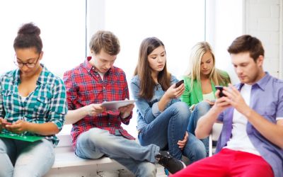 Cat timp pierzi zilnic pe telefon? Te vei speria cand o sa afli!