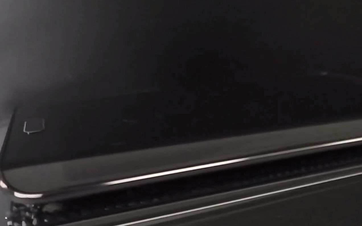 Asta I Telefonul Care Iti Face Ochii Sa Sangereze Cand Opulenta Nu Are Limite