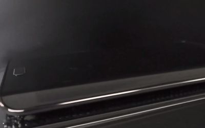 Asta-i telefonul care iti face ochii sa sangereze ! Cand opulenta nu are limite