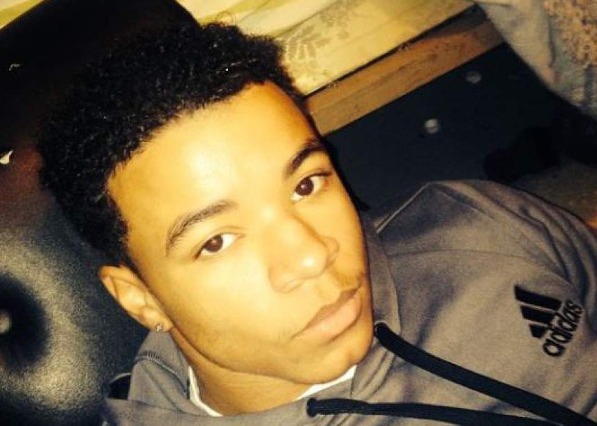 Selfie Ul L A Dat De Gol Si L A Bagat In Inchisoare Ce A Putut Sa Faca Acest Tanar