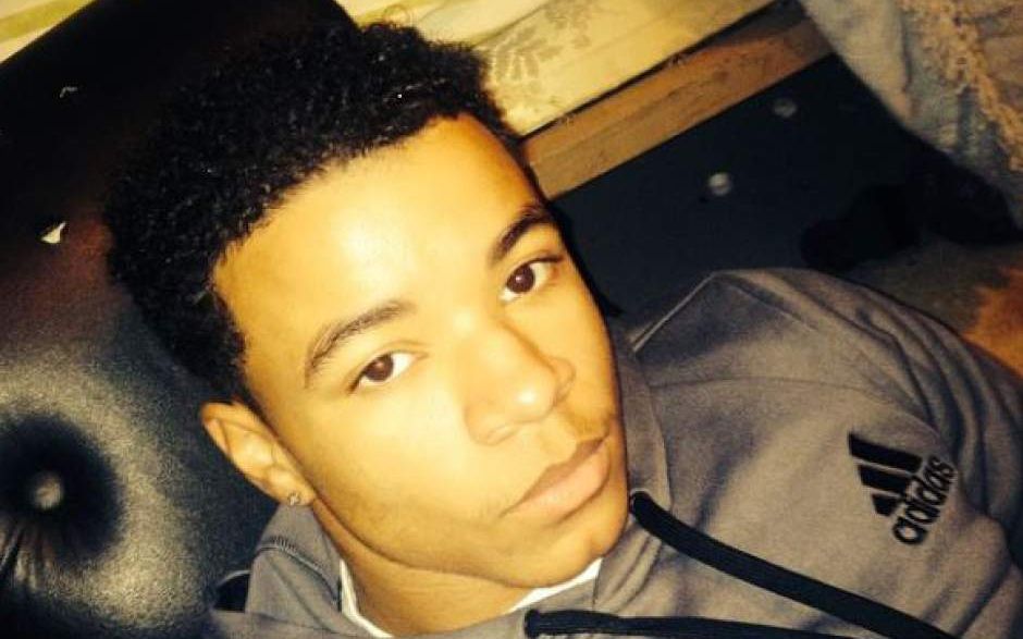 Selfie Ul L A Dat De Gol Si L A Bagat In Inchisoare Ce A Putut Sa Faca Acest Tanar