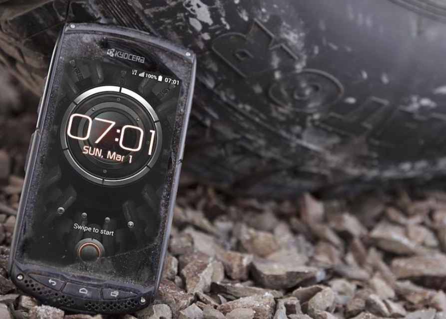 Telefonul Care Rezista La Cele Mai Extreme Teste Vine Si In Romania Ce Poate Face Smartphone Ul Pe Care