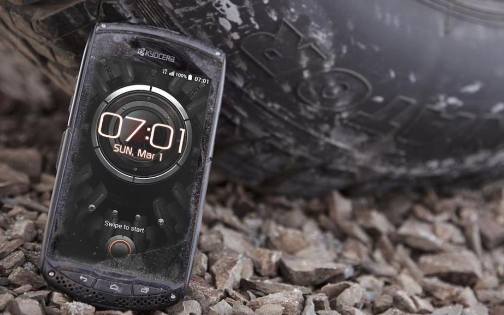 Telefonul care rezista la cele mai extreme teste vine si in Romania! Ce poate face smartphone-ul pe care il poti uita si in congelator Telefonul Care Rezista La Cele Mai Extreme Teste Vine Si In Romania Ce Poate Face Smartphone Ul Pe Care