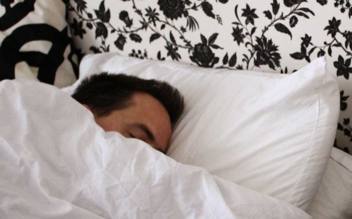 Dormea De 6 Ori Pe Zi Cate 40 De Minute Ce S A Intamplat Cu Acest Barbat Este Incredibil