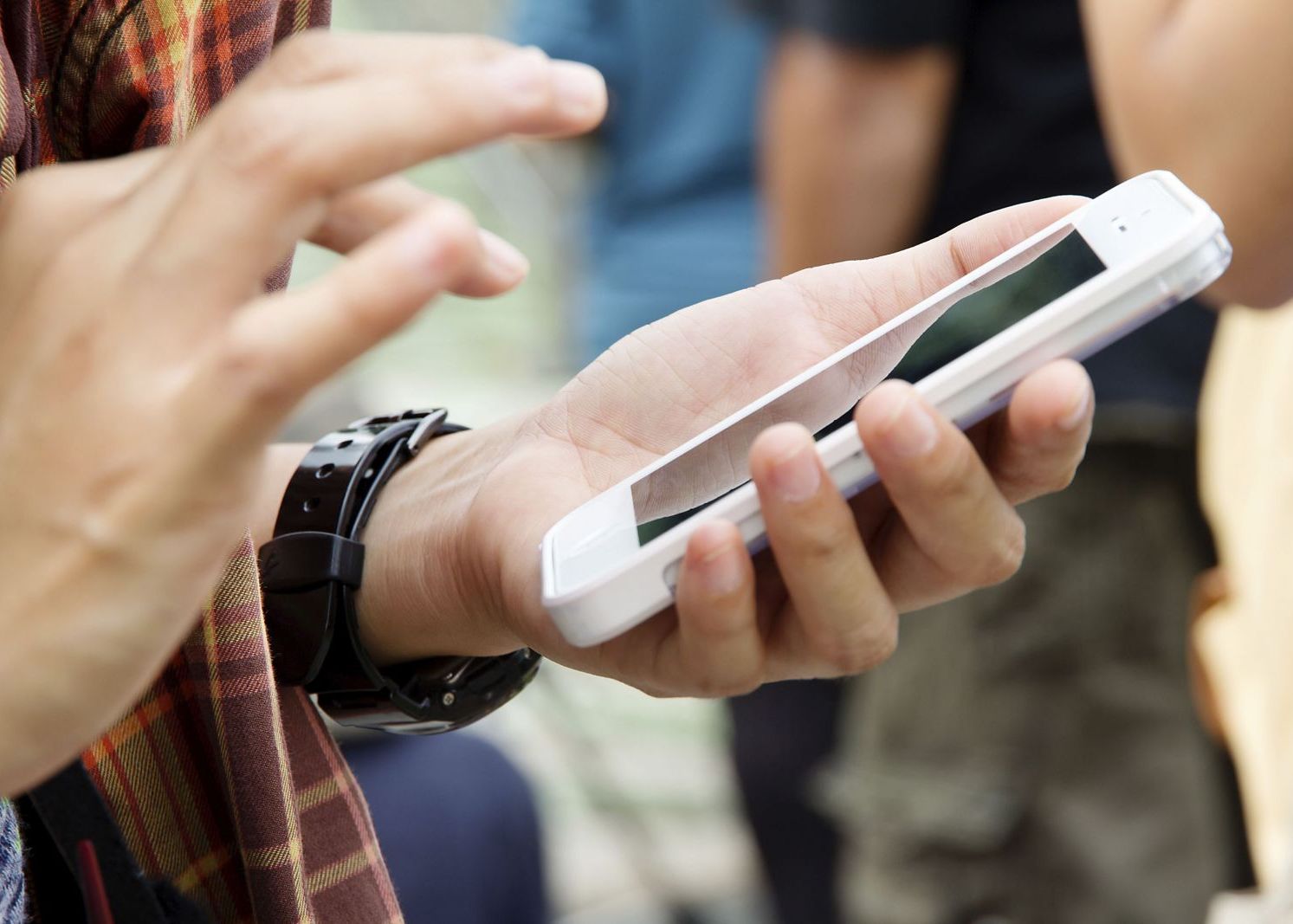 Cat Vorbeste La Telefon Si Cat Internet Consuma In Medie Romanii