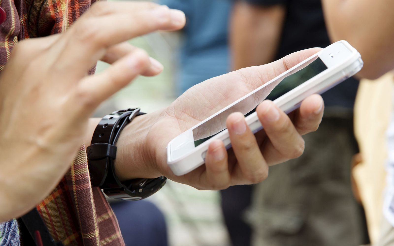 Cat Vorbeste La Telefon Si Cat Internet Consuma In Medie Romanii