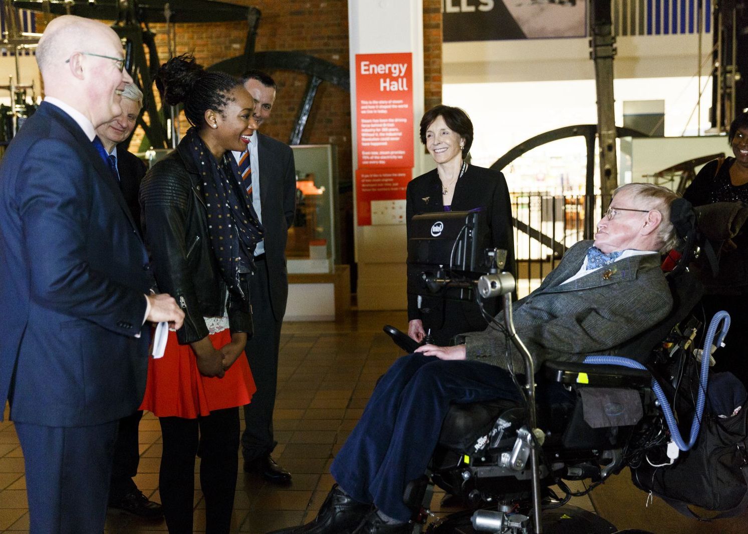 Predictia Lui Stephen Hawking E Singurul Mod Prin Care Omenirea Poate Supravietui