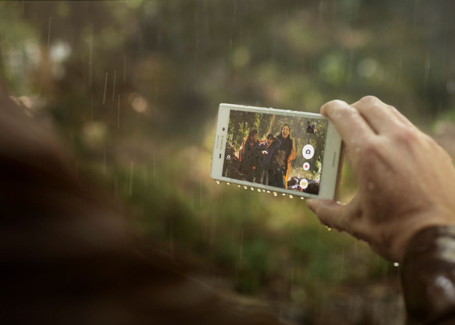 Sony Xperia M4 Alpha. Bateria tine doua zile, camera are 13 MP. Acesta este pretul Sony Xperia M4 Alpha Bateria Tine Doua Zile Camera Are 13 Mp