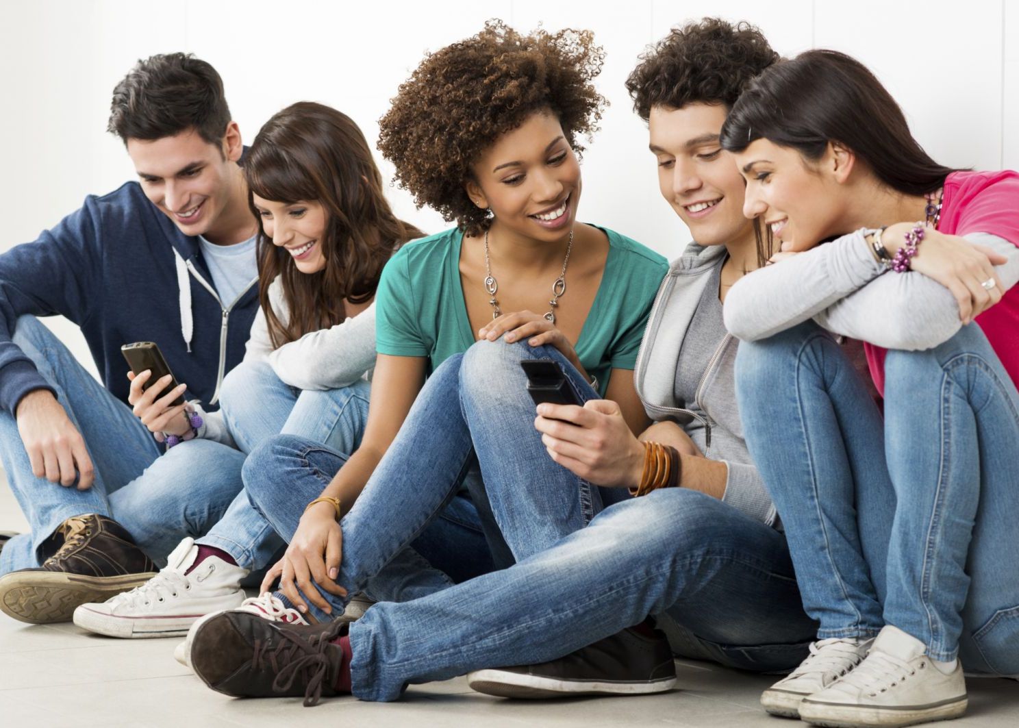 Studiu Adolescentii Se Uita Mai Mult Pe Youtube Decat La Televizor