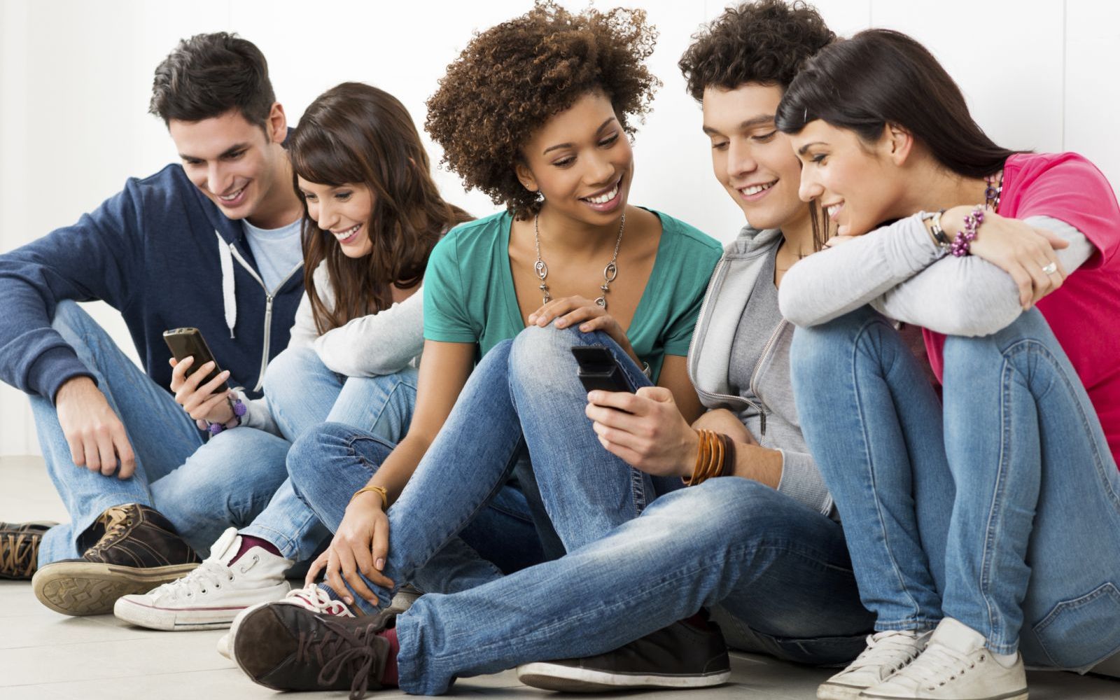 Studiu Adolescentii Se Uita Mai Mult Pe Youtube Decat La Televizor