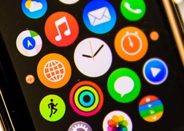 Apple a prezentat primul smartwatch din istoria companiei! Cat va costa Ce Pregateste Apple La Lansarea De Luni Seara Apple Watch Si Alte Surprize