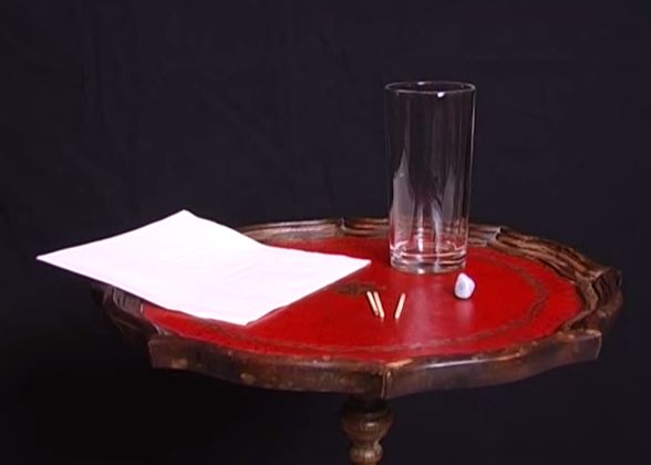 Provocare Cum Ridici O Masa Folosind Un Pahar Cu Apa Un Servetel 3 Chibrituri Si O Bucatica De Plastilina