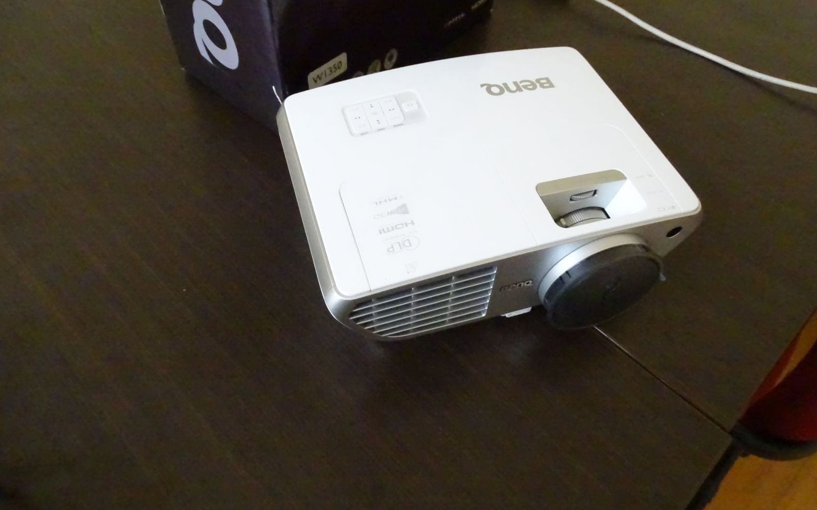 Am testat cel mai nou proiector lansat de BenQ. Iti transforma casa intr-un cinematograf 3D Am Testat Cel Mai Nou Proiector Lansat De Benq Iti Transforma Casa Intr Un Cinematograf 3d 1