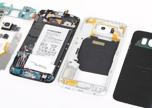 Au Pus Mana Pe Noul Samsung Galaxy S6 Si L Au Desfacut Ce Au Descoperit In Interior 4