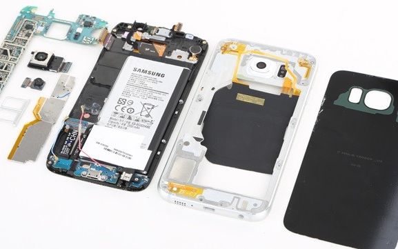 Au Pus Mana Pe Noul Samsung Galaxy S6 Si L Au Desfacut Ce Au Descoperit In Interior 4