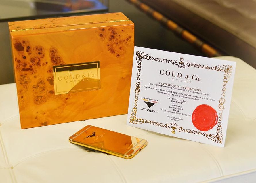 Acesta Nu E Un Telefon E O Bijuterie Ce Au Facut Dupa Ce Au Pus Mana Pe Un Iphone Va Costa O Avere