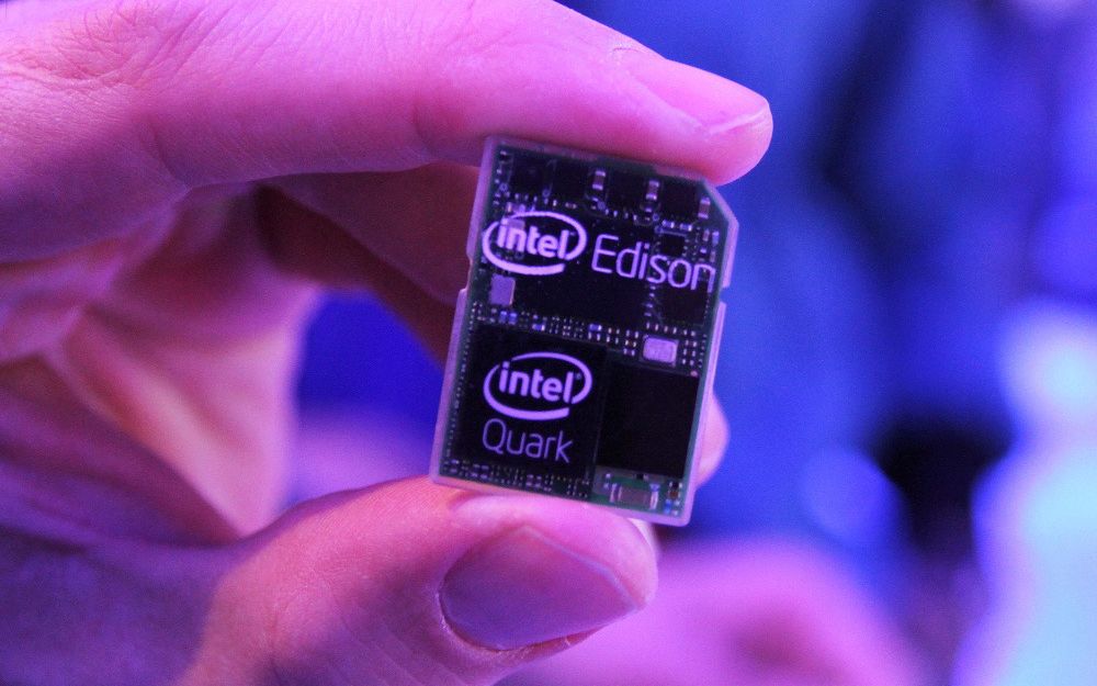Intel Invita Tinerii Romani Sa Scrie Aplicatii Pentru Edison Calculatorul Cat O Moneda De 50 De Bani