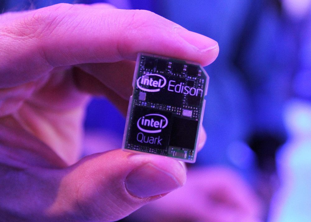 Intel Invita Tinerii Romani Sa Scrie Aplicatii Pentru Edison Calculatorul Cat O Moneda De 50 De Bani