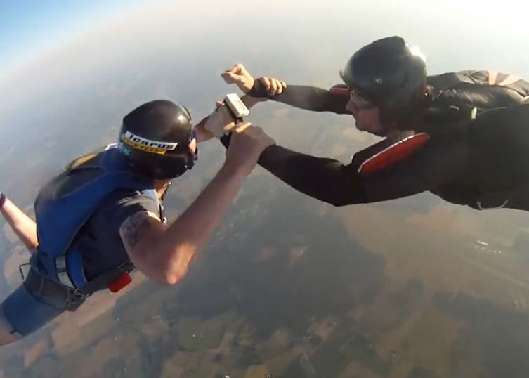 Un GoPro a cazut de la 3.000 de metri altitudine! Cum a fost descoperit pe pamant! VIDEO Un Gopro A Cazut De La 3 000 De Metri Altitudine Cum A Fost Descoperit Pe Pamant Video