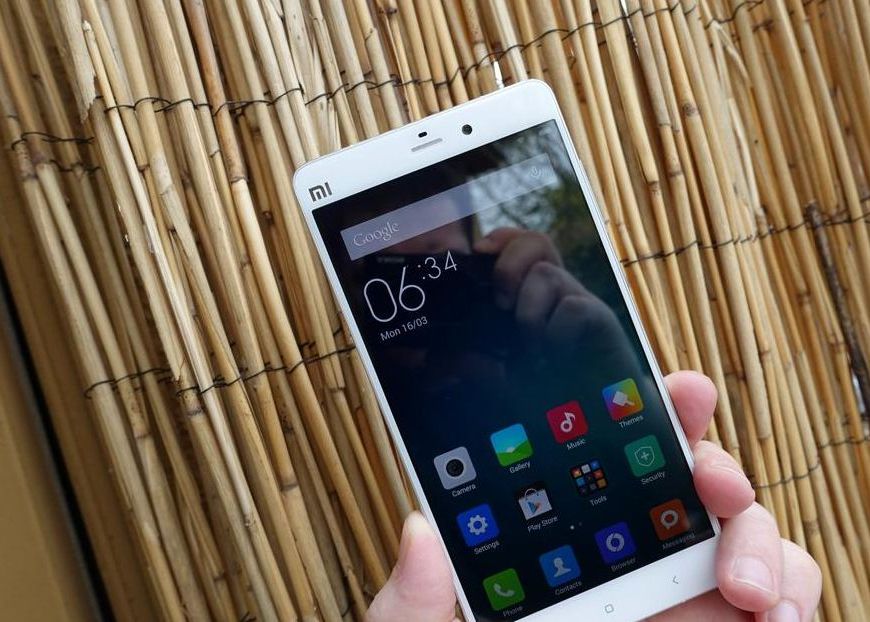 Peste Apple Sau Samsung O Companie A Vandut 2 12 Milioane De Telefoane In Doar 12 Ore