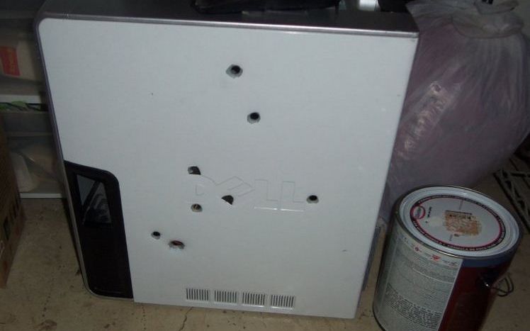 S A Enervat Ca Nu Ii Mai Mergea Calculatorul Si A Scos Pistolul Ce A Facut Un Barbat Este Incredibil