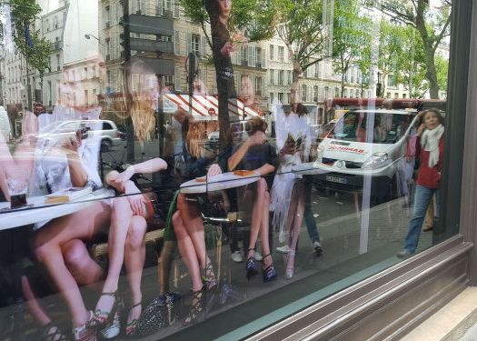 Cine Se Plimba Prin Vitrine La Paris