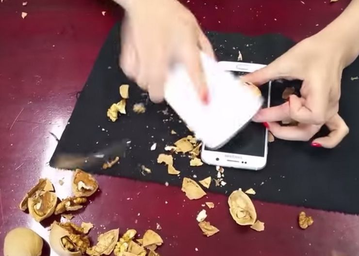 Au Luat Noile Galaxy S6 Si S6 Edge Si Au Spart Nuci Cu Ele Cum Aratau Telefoanele La Final Video