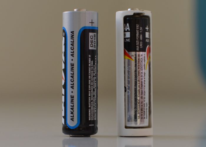 Trucul Simplu Pe Care Putini In Stiu Cum Iti Dai Seama Daca O Baterie E Buna Sau Nu