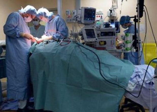 Cutremurator Doctorii Au Uitat Un Telefon Intr O Femeie Dupa Ce Aceasta A Nascut