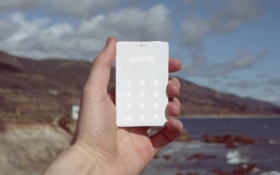 Light Phone, telefonul extrem de ieftin, de marimea unei carti de credit, la care bateria tine 20 de zile